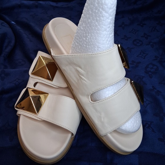 Shu Shop Women's Beige Bernarda Sandal Size 6.5 Pre-own - Picture 2 of 9
